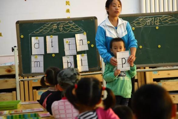 禁止幼儿园教拼音，减负正在变成笑话